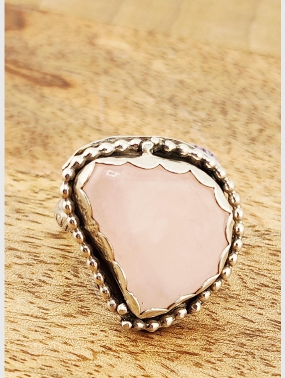 ROSE QUARTZ RING WITH EMBOSSED RING BAND HANDMADE IN STERLING SILVER SIZE 6.5 - Picture 5 of 6